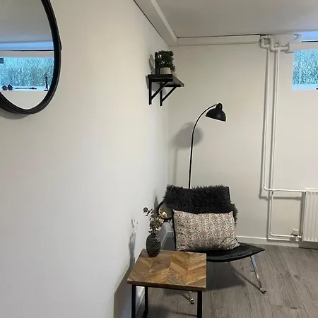 Kwatera prywatna To Vaerelser Med Dobbeltsenge Taet Pa E45 Og Banegarden I Vaerelserne Deler Bad Kaeldervaerelser Med Egen Indgang *
